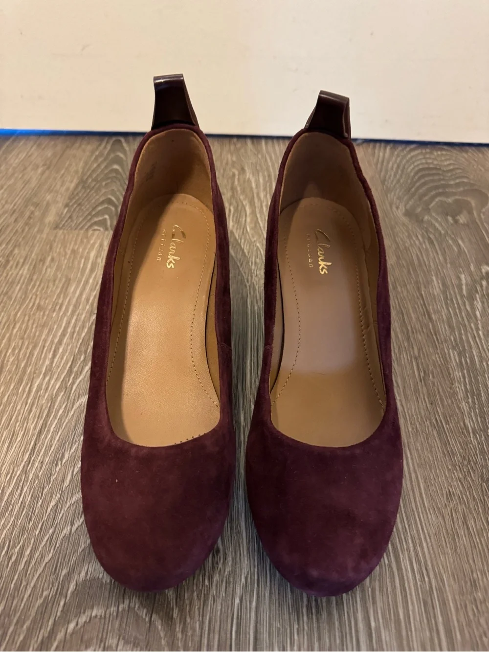 NWOT Clarks Artisan Bassett Mist Suede Wedges in Burgundy